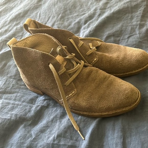 Anthropologie leather shoe. Grey. Used. - Picture 1 of 2